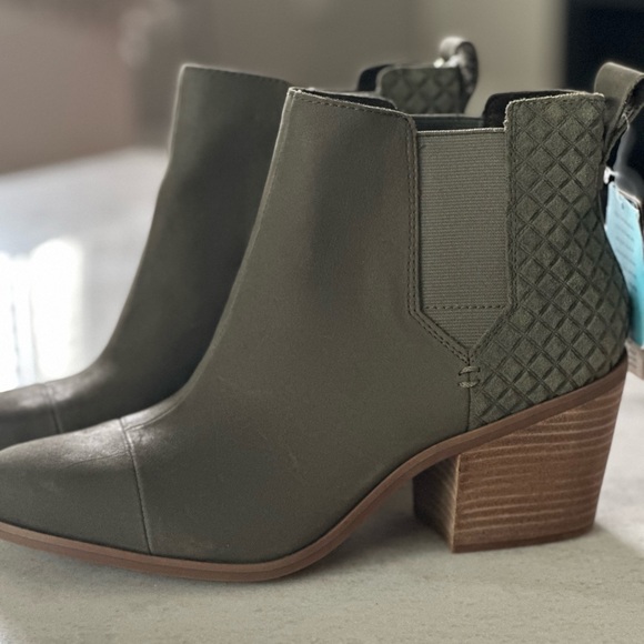 Toms Shoes - TOMS! Womens nubuck Ankle Booties